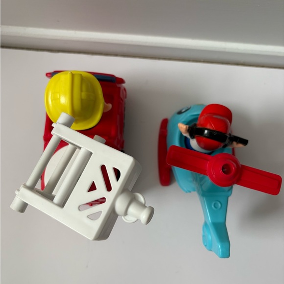 Fisher-Price Little People Helicopter & Fire Truck Set 🚁🚒 - Picture 3 of 6